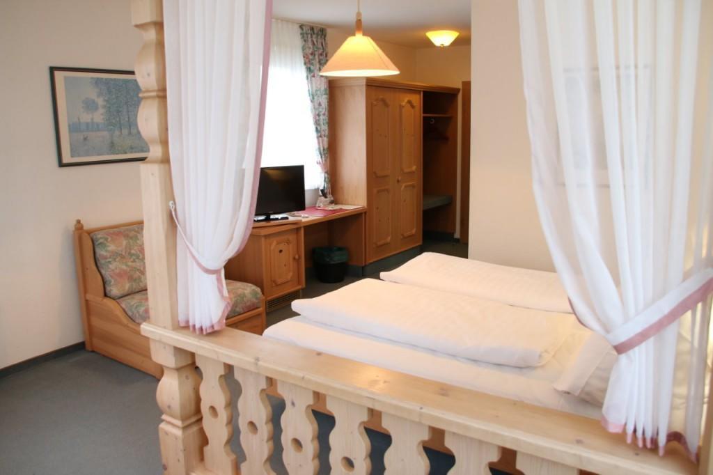 Landgasthof Hotel Bechtel Zella エクステリア 写真